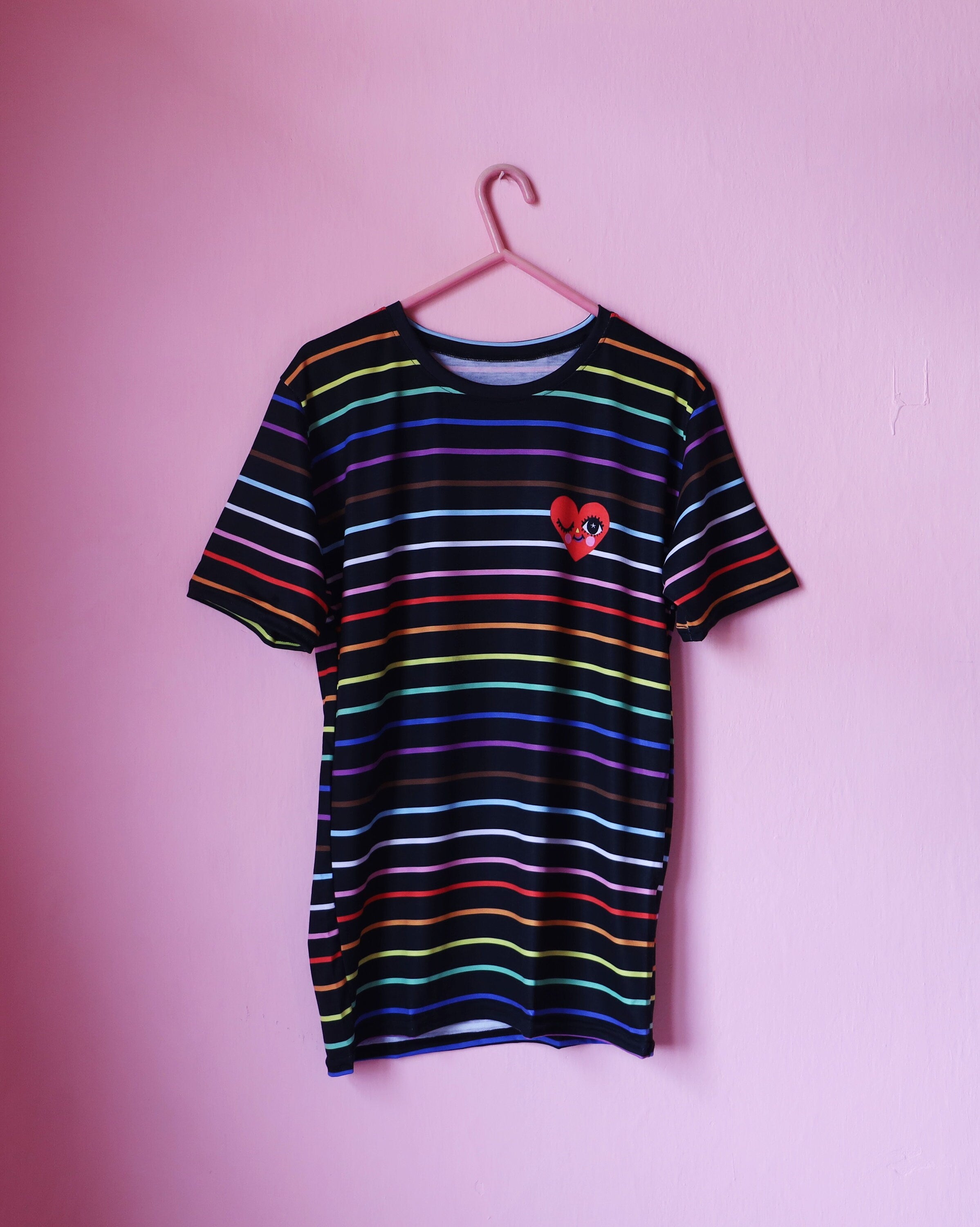 Rainbow & Heart - T-shirt
