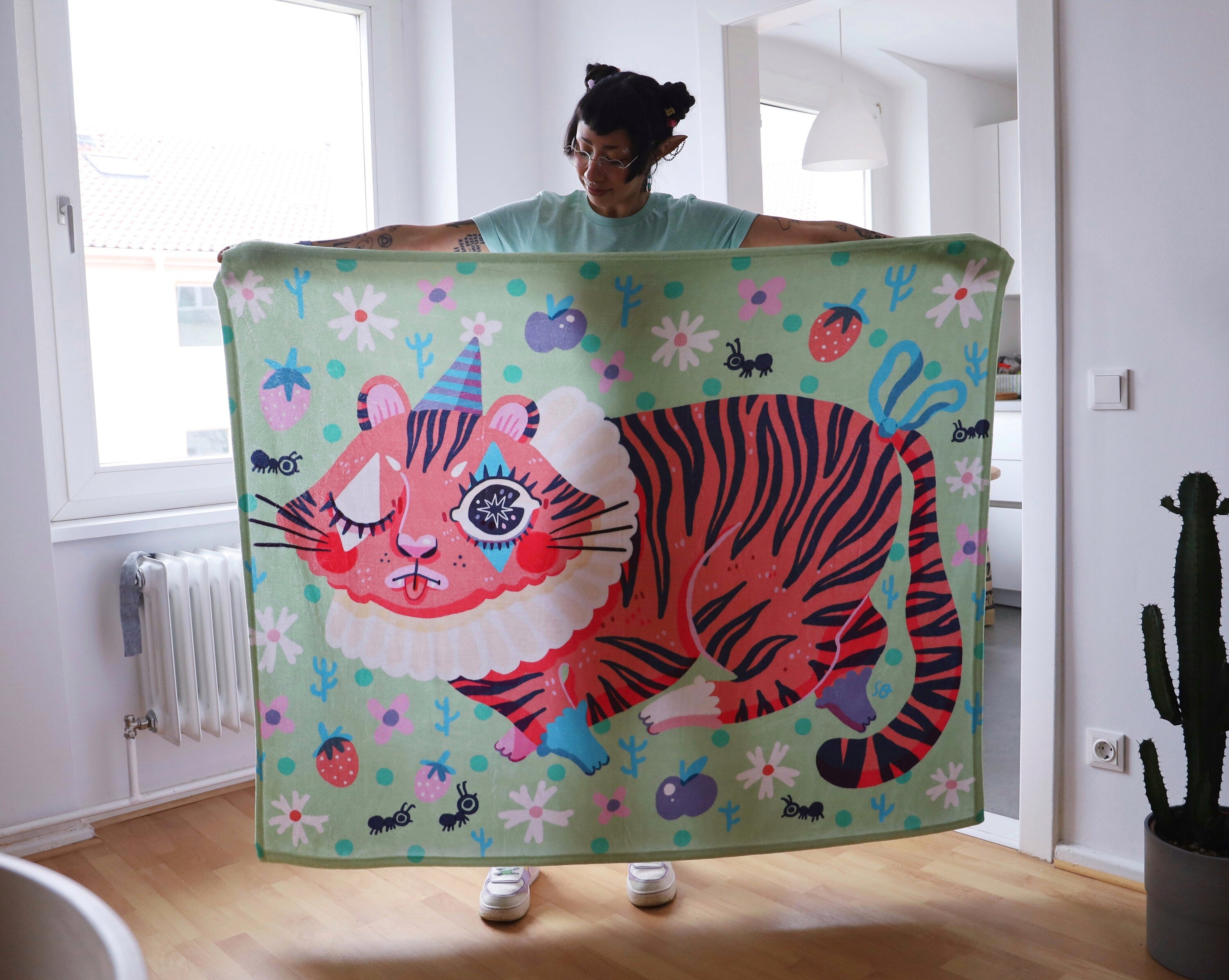 Clown Tiger - Throw Blanket
